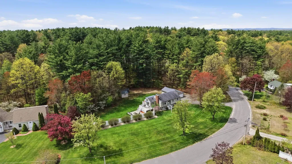 26 Mayflower Drive Litchfield NH 03052
