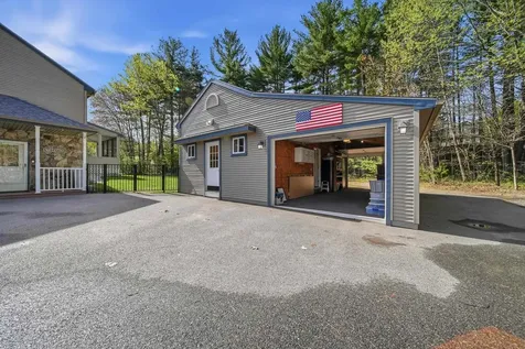 26 Mayflower Drive Litchfield NH 03052