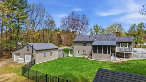 26 Mayflower Drive Litchfield NH 03052