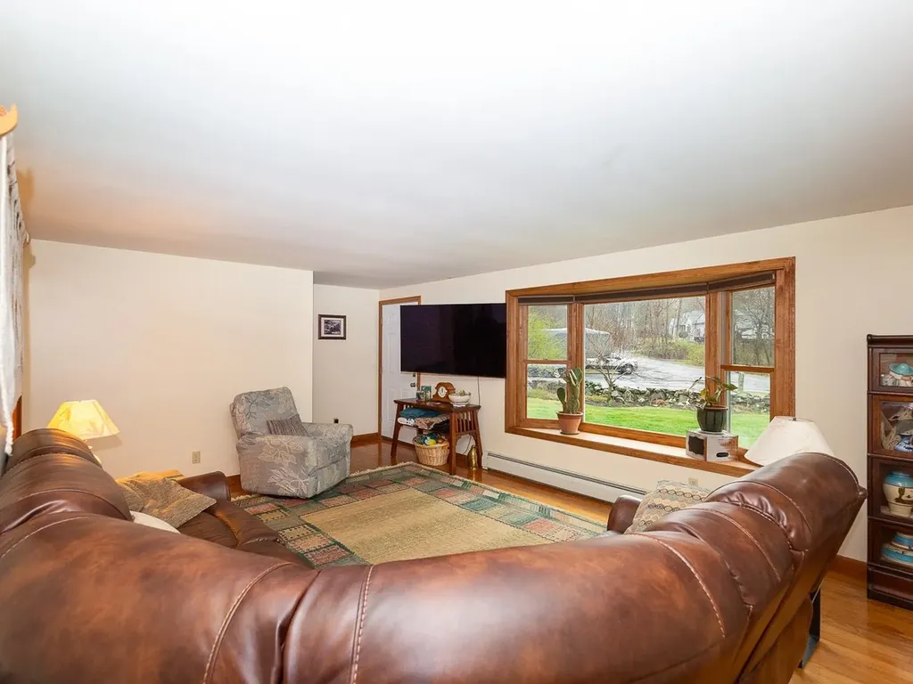 8 Laurel Lane Stratham NH 03885