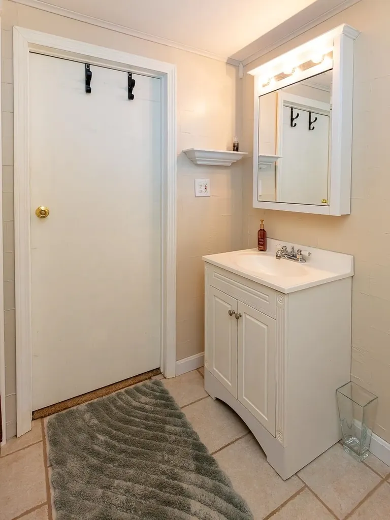 8 Laurel Lane Stratham NH 03885