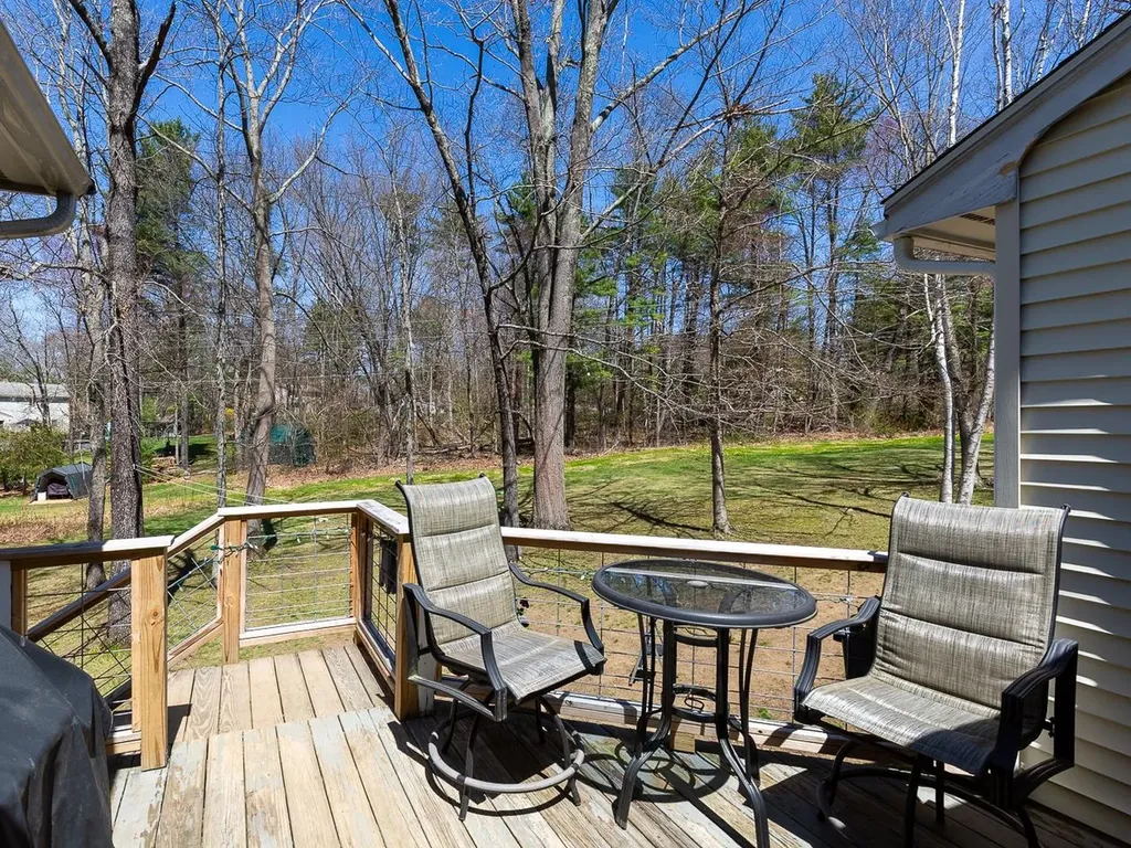 8 Laurel Lane Stratham NH 03885