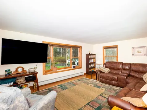 8 Laurel Lane Stratham NH 03885