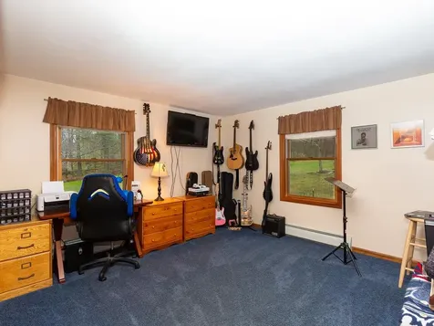 8 Laurel Lane Stratham NH 03885