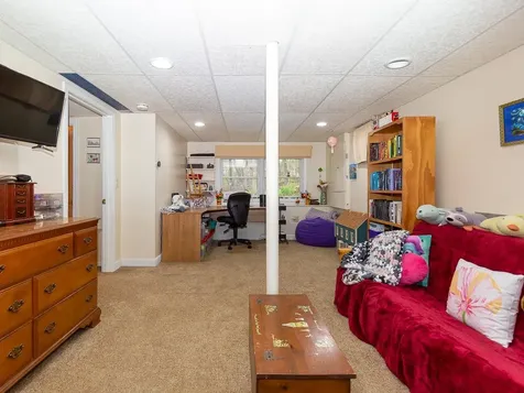 8 Laurel Lane Stratham NH 03885