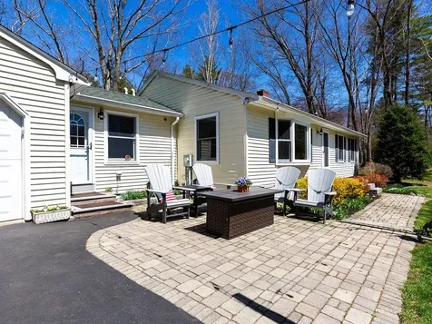 8 Laurel Lane Stratham NH 03885