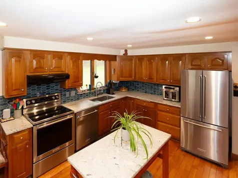 8 Laurel Lane Stratham NH 03885