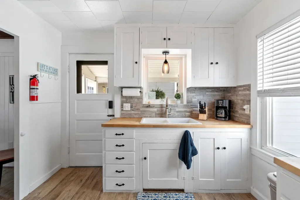 7 Concord Avenue Hampton NH 03842