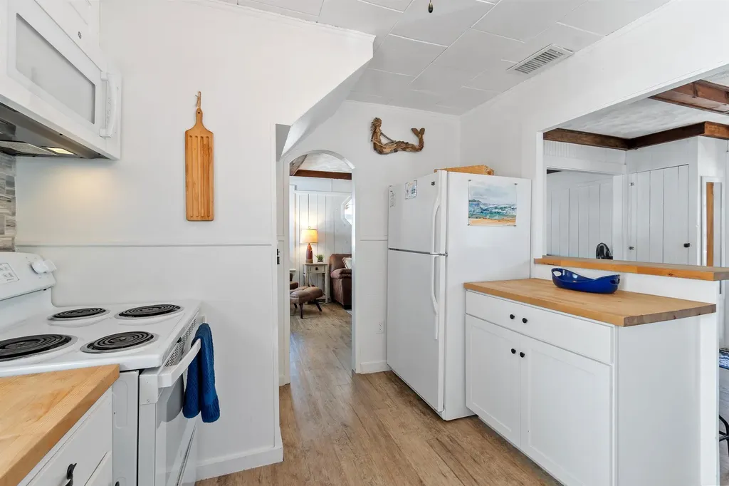 7 Concord Avenue Hampton NH 03842