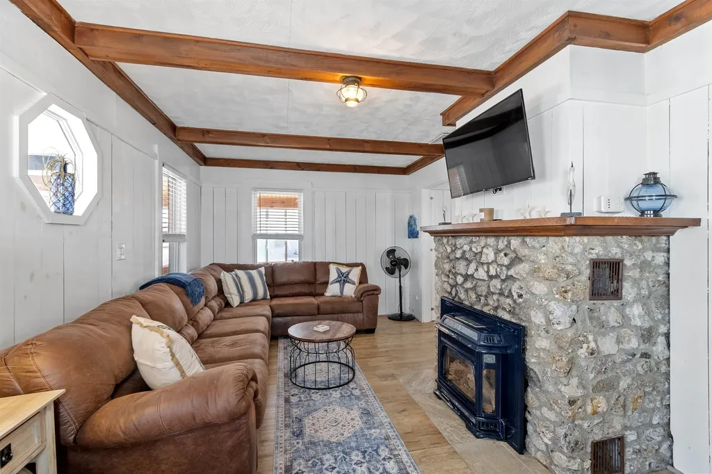7 Concord Avenue Hampton NH 03842