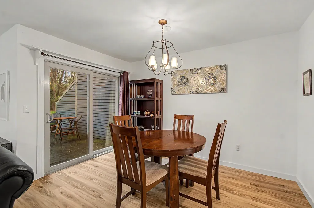 911 Dorset Street South Burlington VT 05403