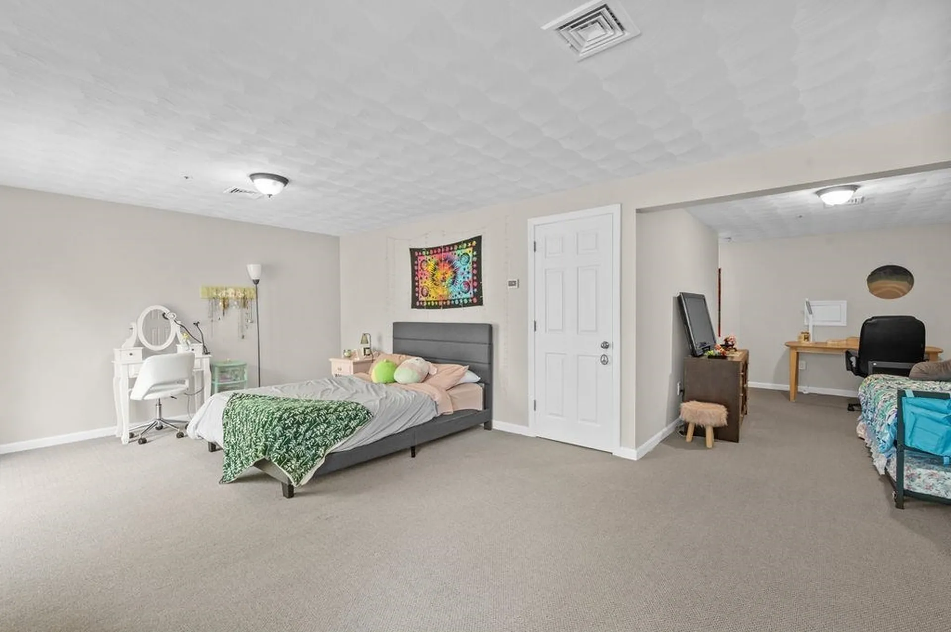 21 Villager Road Chester NH 03036