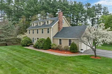 19 Poliquin Drive Nashua NH 03062