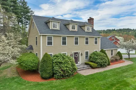 19 Poliquin Drive Nashua NH 03062