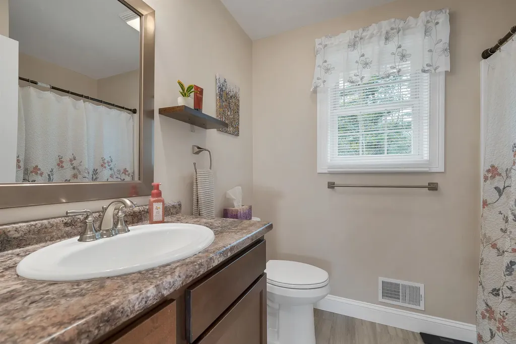 73 Bailey Drive Pittsfield NH 03263