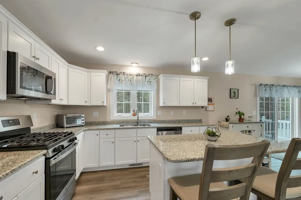 73 Bailey Drive Pittsfield NH 03263
