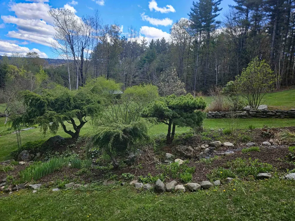 25 Yeaw Road Dover VT 05341