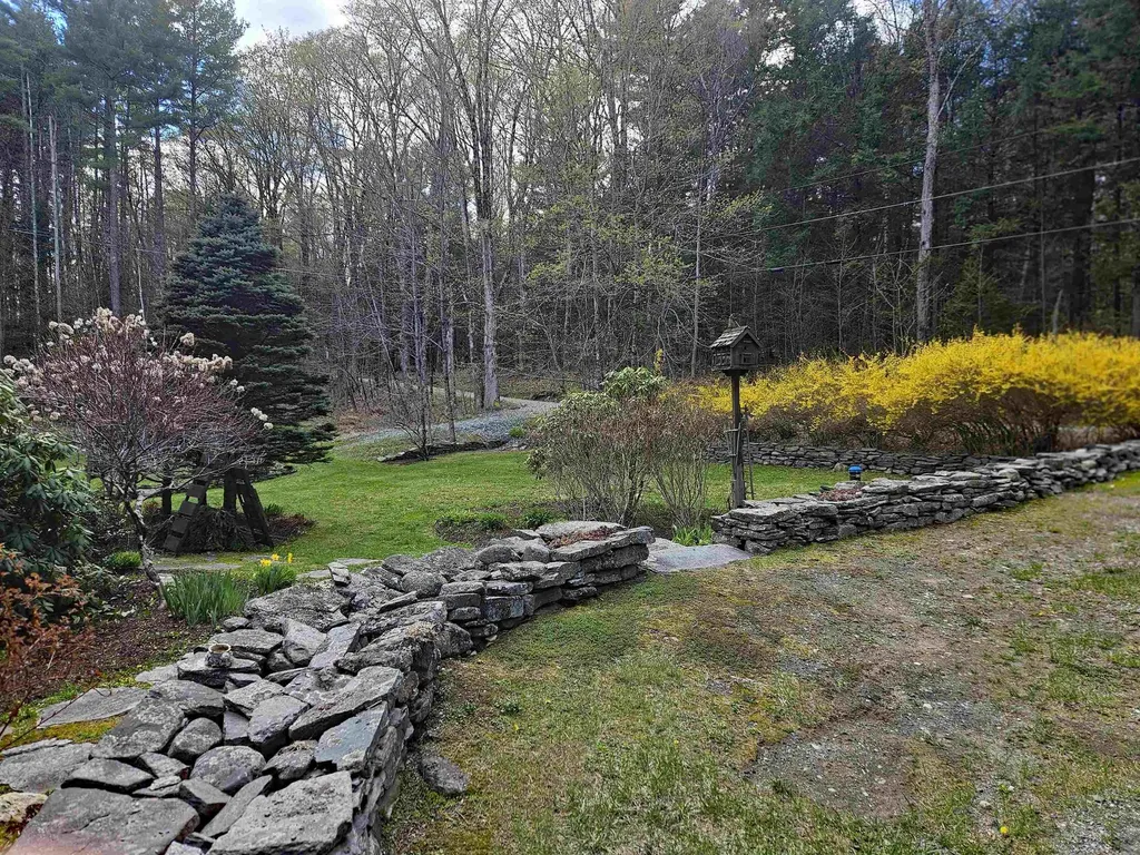 25 Yeaw Road Dover VT 05341
