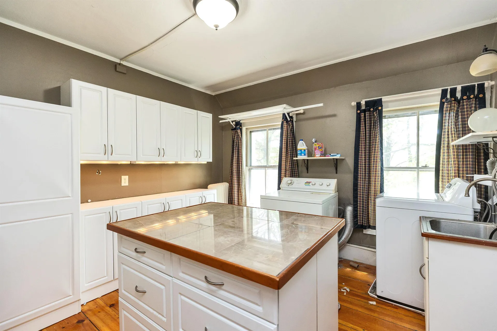 24 Maple Street Milford NH 03055