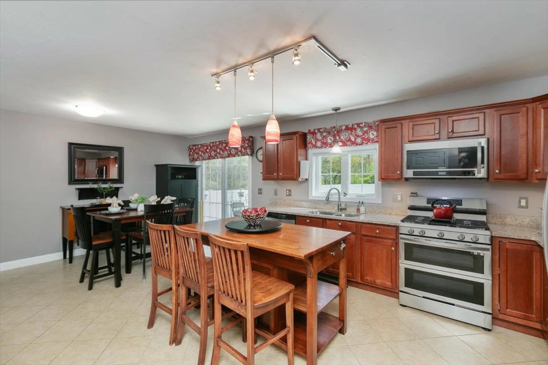 2 Birch Hill Drive Nashua NH 03063