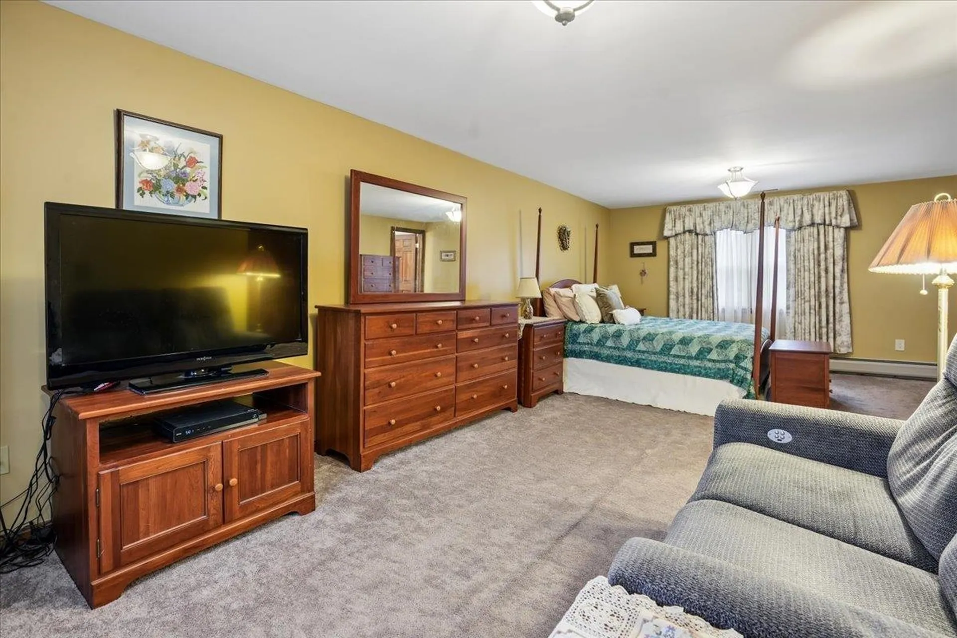 15 Lindstrom Lane Manchester NH 03104