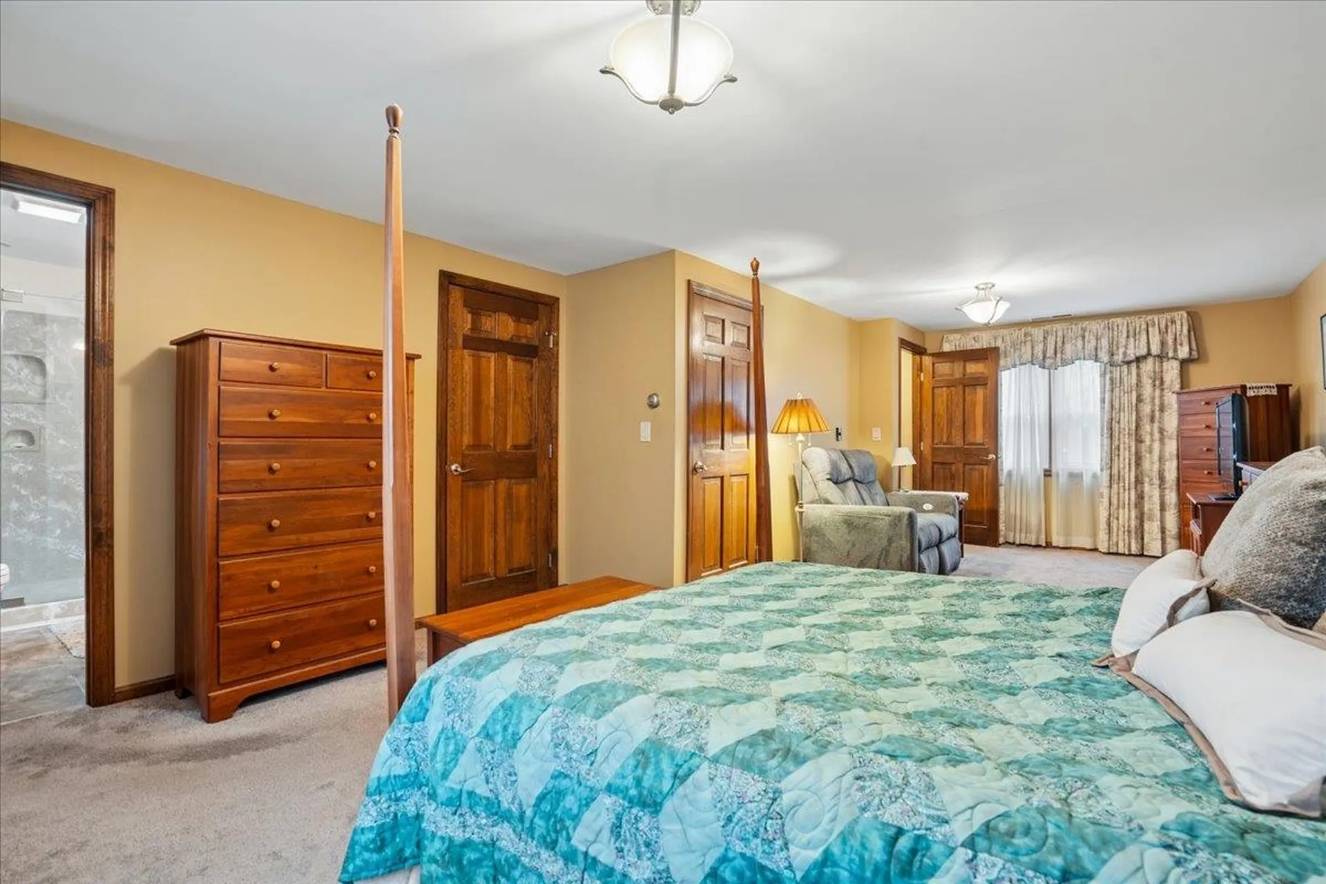 15 Lindstrom Lane Manchester NH 03104