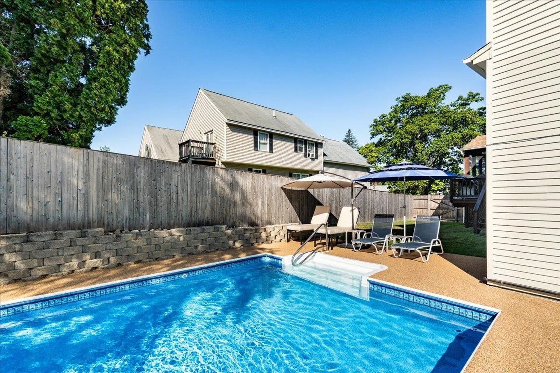15 Lindstrom Lane Manchester NH 03104