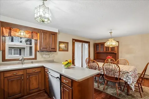 15 Lindstrom Lane Manchester NH 03104