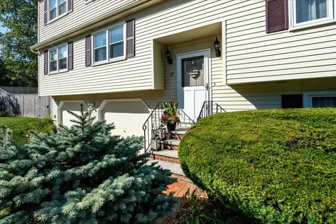 15 Lindstrom Lane Manchester NH 03104