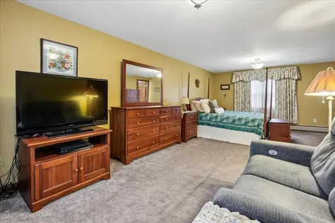 15 Lindstrom Lane Manchester NH 03104