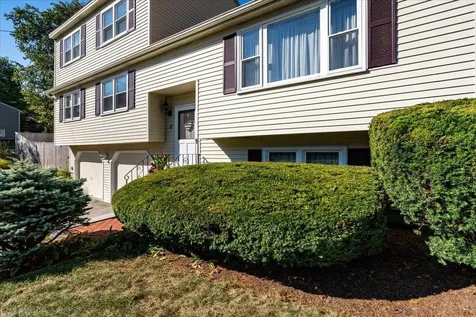 15 Lindstrom Lane Manchester NH 03104