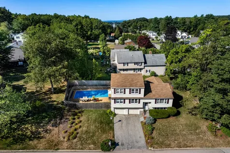 15 Lindstrom Lane Manchester NH 03104