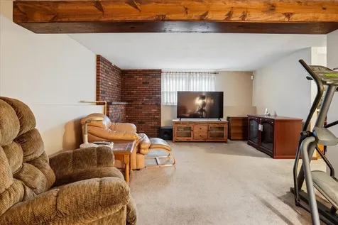 15 Lindstrom Lane Manchester NH 03104