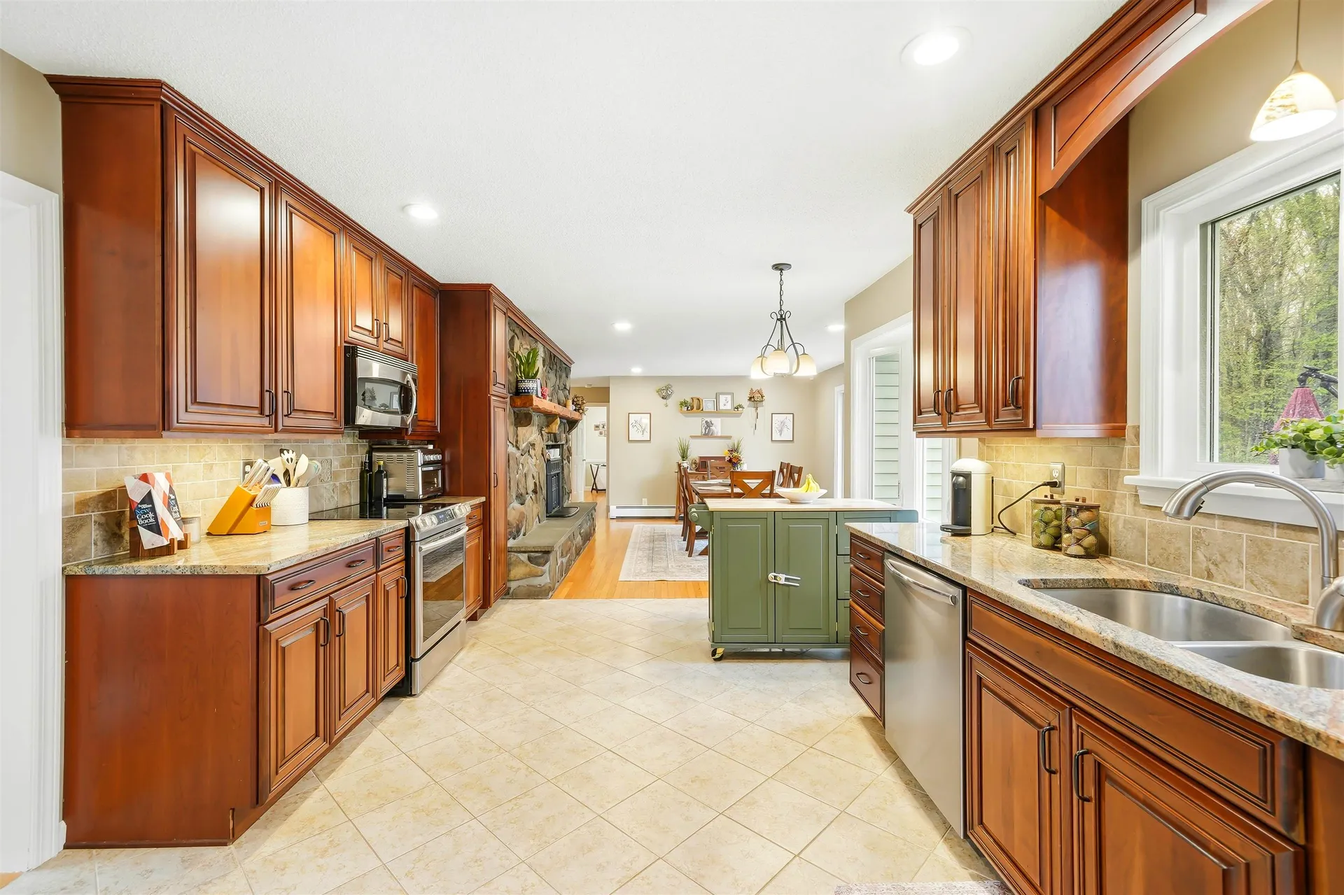 21 Christine Drive Atkinson NH 03811