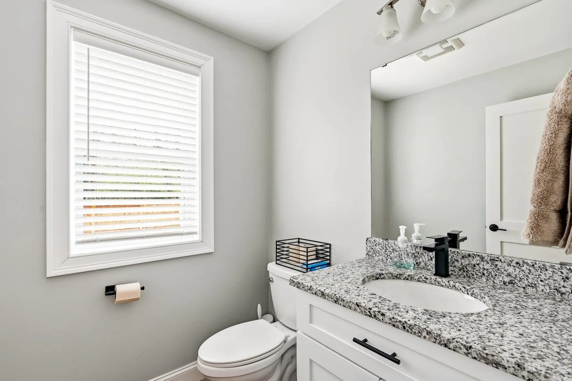 10 Coleman Street Rochester NH 03867