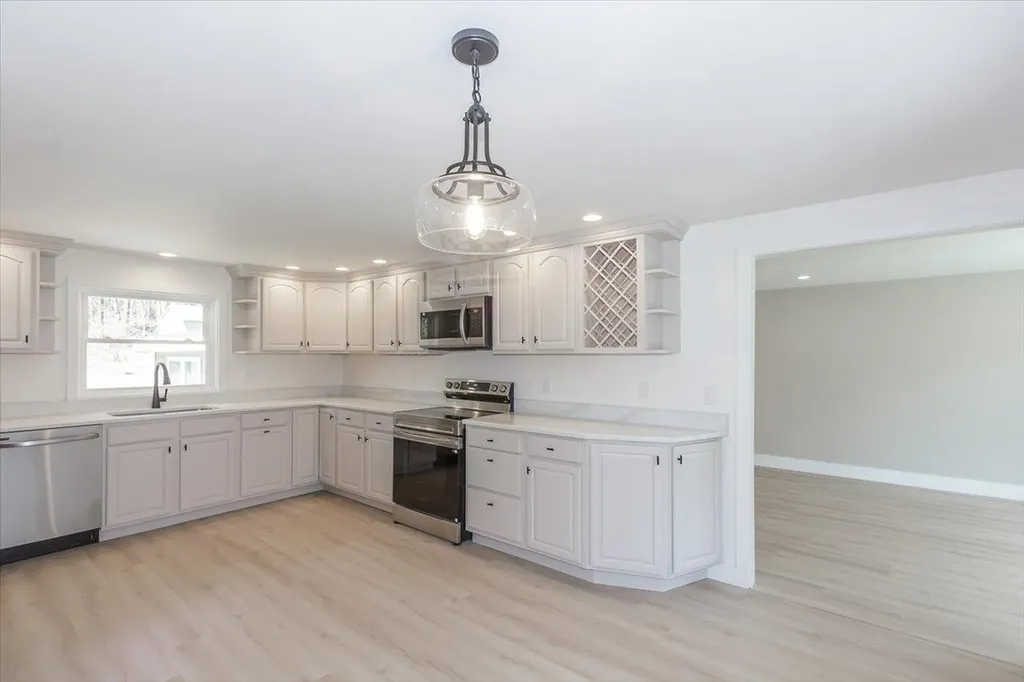 7 Ermer Road Derry NH 03038