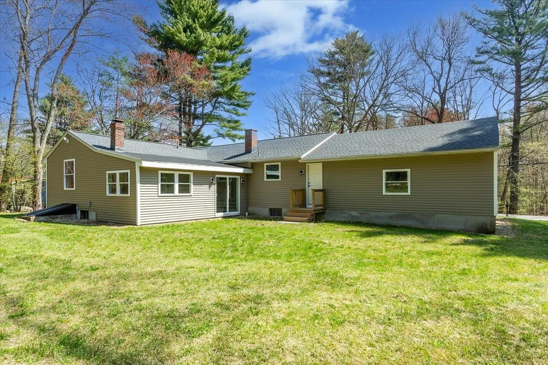 7 Ermer Road Derry NH 03038