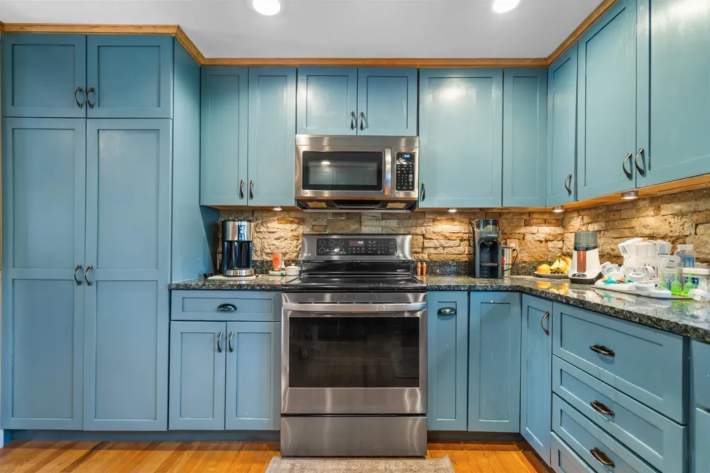 5 Chartwell Court Londonderry NH 03053