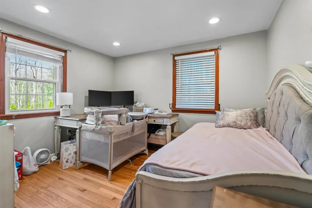 5 Chartwell Court Londonderry NH 03053