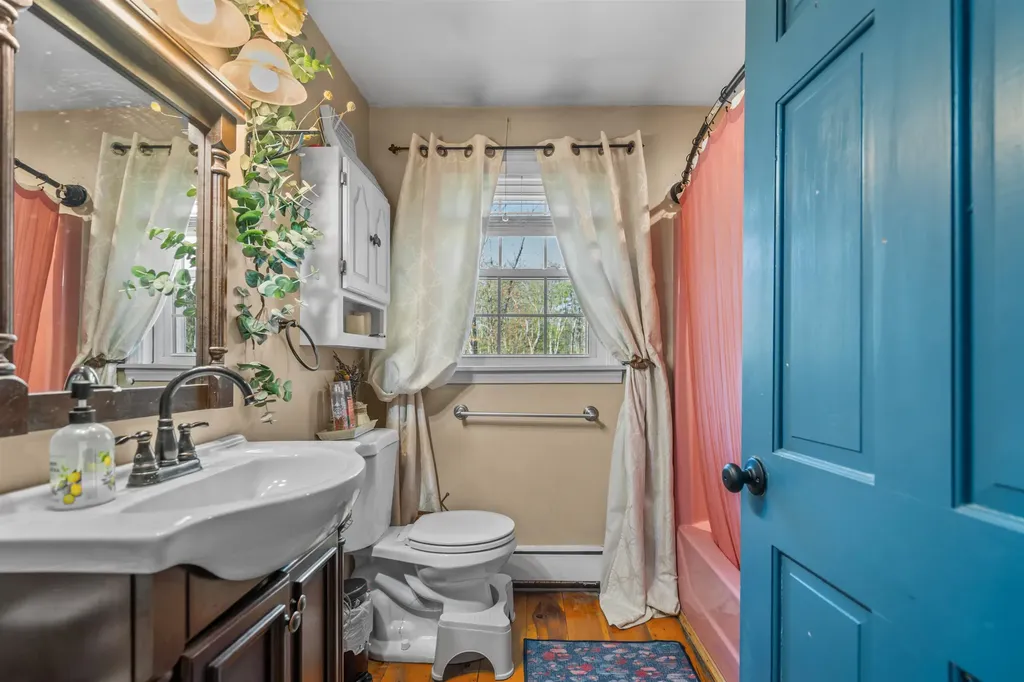 5 Chartwell Court Londonderry NH 03053