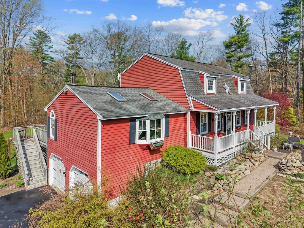 5 Chartwell Court Londonderry NH 03053
