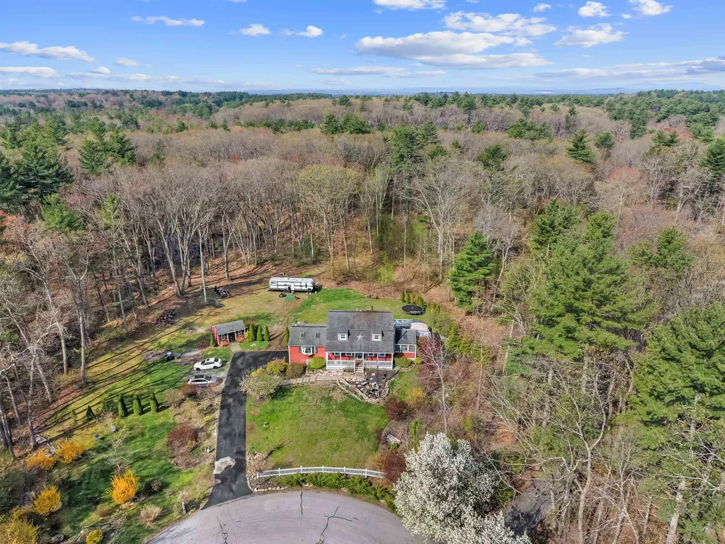 5 Chartwell Court Londonderry NH 03053