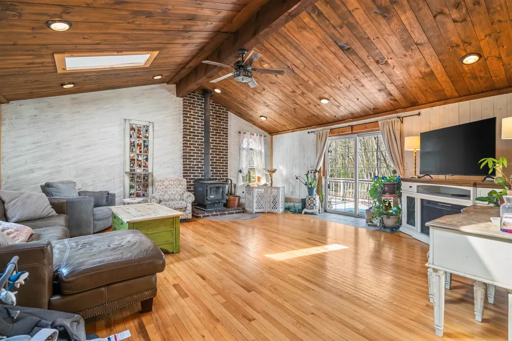 5 Chartwell Court Londonderry NH 03053
