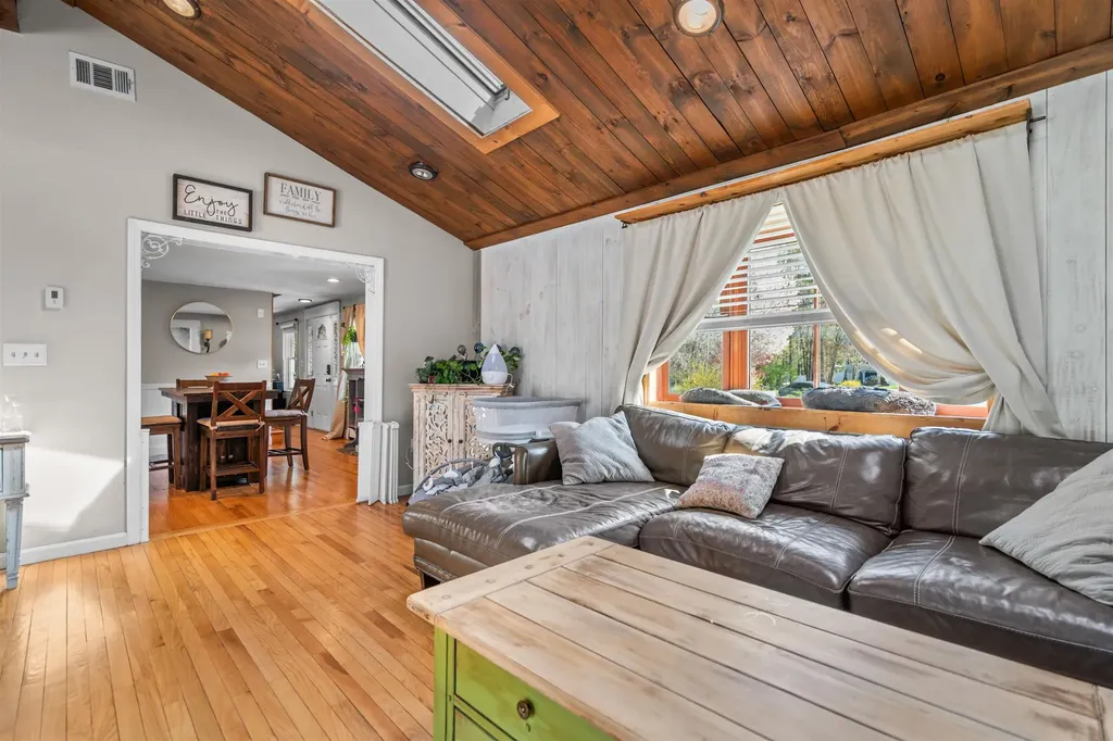 5 Chartwell Court Londonderry NH 03053