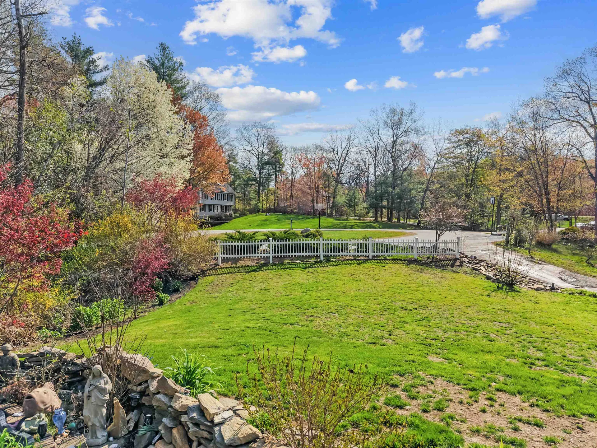 5 Chartwell Court Londonderry NH 03053
