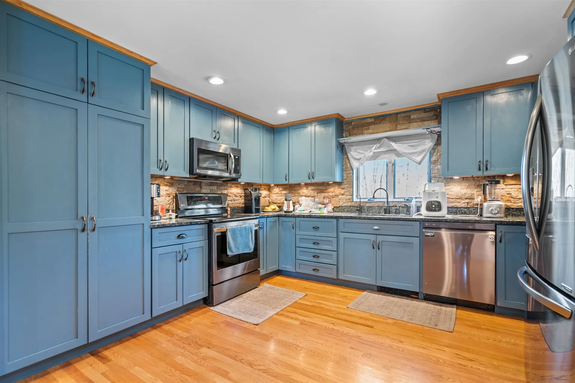 5 Chartwell Court Londonderry NH 03053