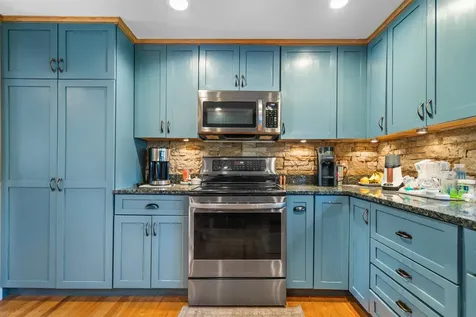 5 Chartwell Court Londonderry NH 03053