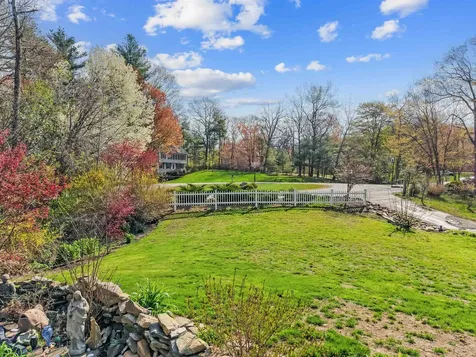 5 Chartwell Court Londonderry NH 03053