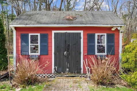 5 Chartwell Court Londonderry NH 03053