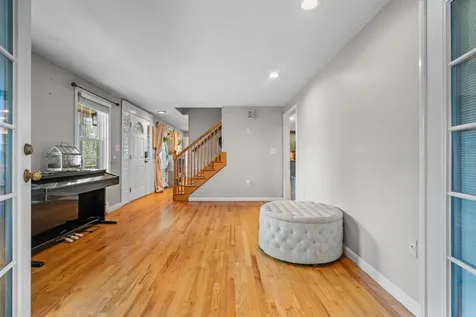 5 Chartwell Court Londonderry NH 03053